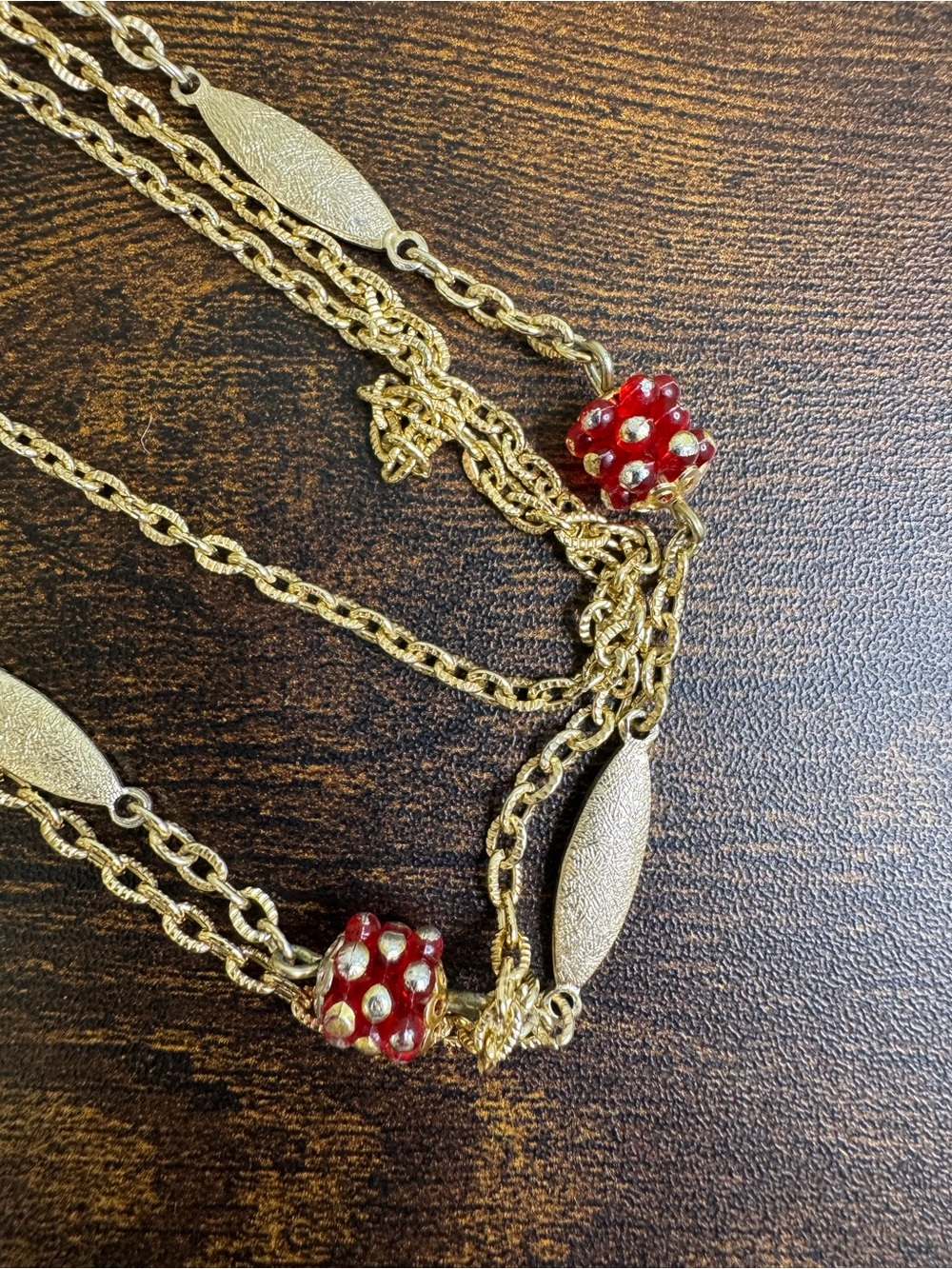 Hong Hong Red Sun/Flower Round Box Clasp Necklace Gold Aluminum Multi Strand - Picture 5 of 8